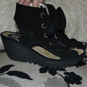 Fly london yaba peep toe suede wedges